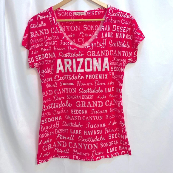 Sweet Gisele Hot Pink ARIZONA Tourist Cities V-Neck Tee - size Medium - Picture 3 of 11